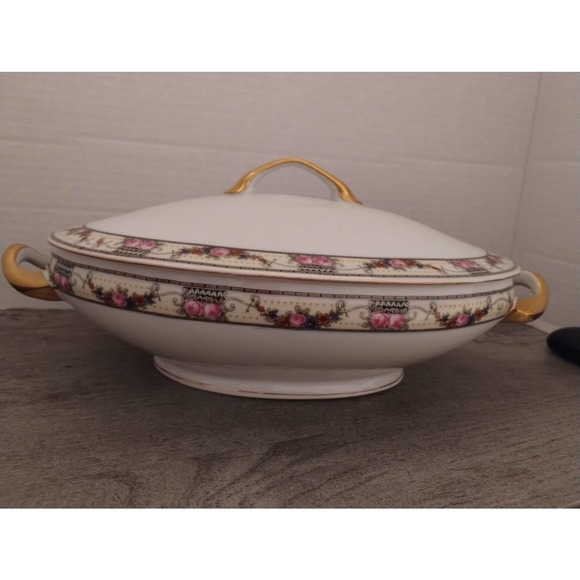 Oval Covered Vegetable Dish with Top Handle Victoria China Czechoslovakia - Picture 1 of 7